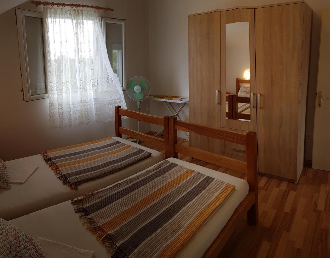 Apartman Vojaline Милна Екстер'єр фото